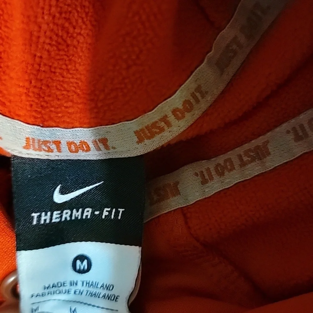Nike Therma Fit Red Hoodie Size M - Picture 3 of 4